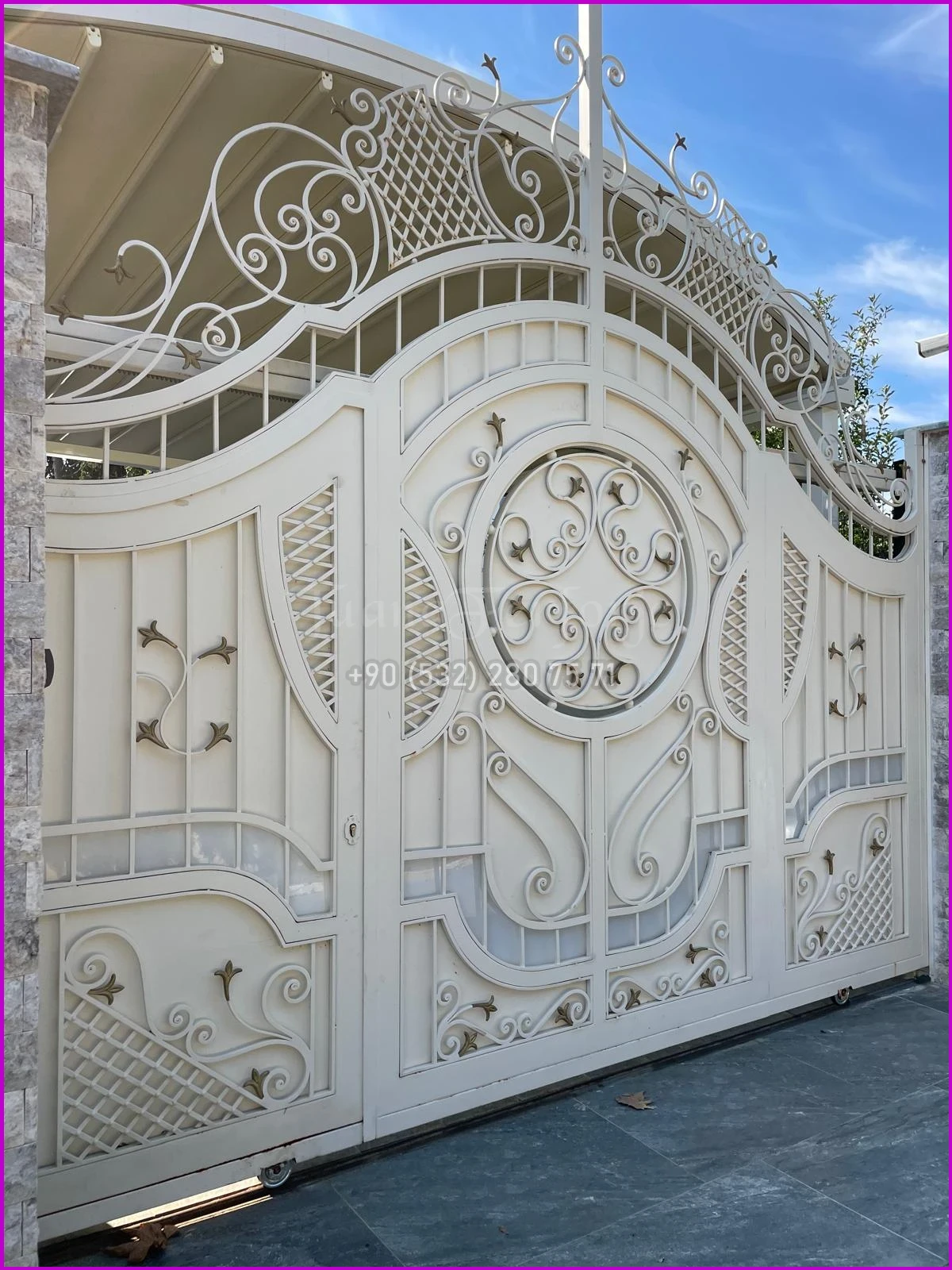 Garaj Kapısı Tasarımında Renk, Doku ve Form Uyumu